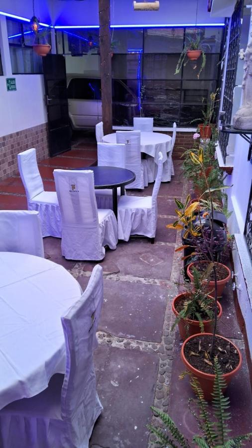 Hotel Kamelot Parque Central Quetzaltenango Exterior foto
